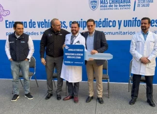 Entregan vehículos, equipo médico y uniformes
