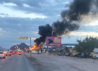 Consumió incendio tarimera en la carretera Chihuahua – Aldama