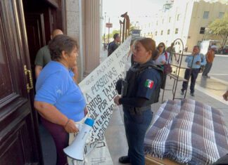 Bloquean Palacio Municipal; exigen audiencia con el alcalde