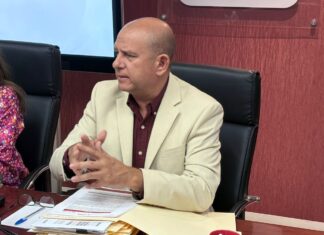 Tunden diputados de Morena protesta del PAN en el IMSS