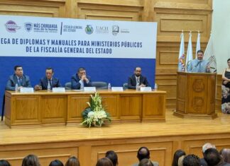 Fiscales reciben diplomas en la UACH y presentan manual para Ministerios Públicos