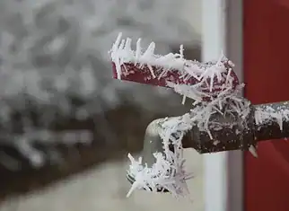 Frío extremo amenaza tuberías