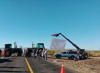Bloqueos carreteros paralizan varios tramos en Chihuahua