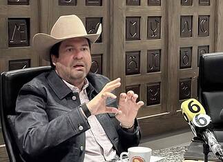 Álvaro Bustillos descarta aspiraciones en 2027 y exige mayor respaldo al sector ganadero