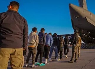 ICE deporta a 170 cubanos en primer vuelo de repatriación del año