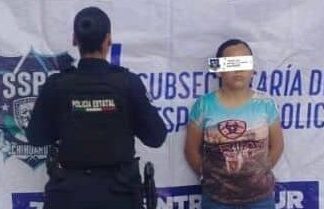 Detienen a mujer por resistencia y presunta participación en secuestro de funcionario en Coyame