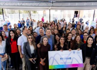 Entregan apoyos del programa “Escuelas Competitivas”