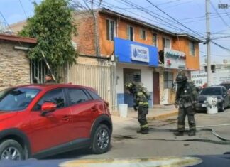 Ardió casa en la Junta de los Ríos; rescataron a abuelitos