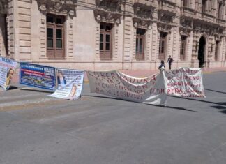 Bloquean manifestantes el Centro de la ciudad