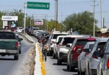 Aprovechan dólar barato y saturan cruces a Texas