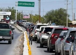 Aprovechan dólar barato y saturan cruces a Texas