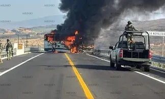 Reportan bloqueos y violencia en Jalisco por muerte de El Mencho