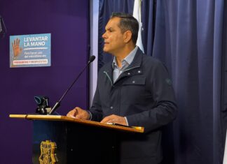 Suspenderán y darán de baja a policía tras agresión en bar