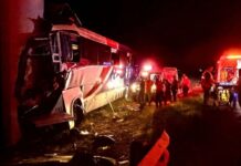 4 muertos y 5 heridos en accidente de camión en salida a Delicias