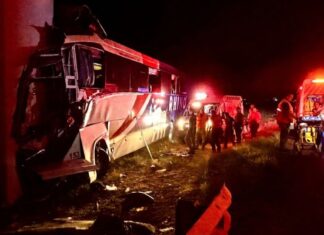 4 muertos y 5 heridos en accidente de camión en salida a Delicias