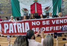 Retraso en sesión del Congreso; Morena toma la tribuna