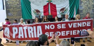 Retraso en sesión del Congreso; Morena toma la tribuna