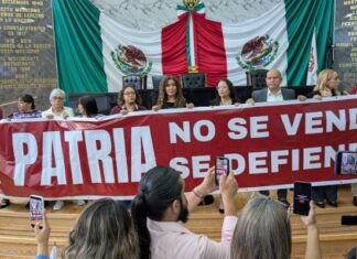Retraso en sesión del Congreso; Morena toma la tribuna