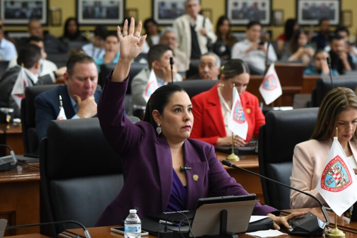 Aumentan-pena-y-multa-para-quien-desobedezca-una-orden-de-proteccion-a-favor-de-una-victima-de-violencia-familiar-