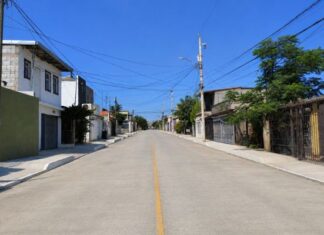 Pavimentan calles y construyen banquetas en El Porvenir
