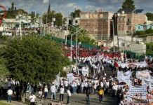Maestros marchan en Chihuahua; exigen mejoras al ISSSTE y nuevo hospital