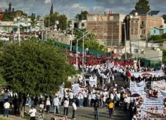 Maestros marchan en Chihuahua; exigen mejoras al ISSSTE y nuevo hospital