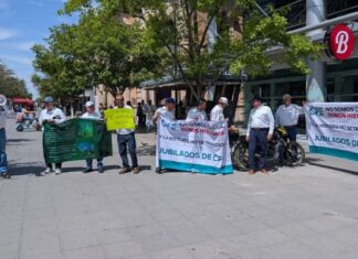Se manifiestan trabajadores de CFE ante Congreso por pensiones