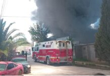 Fuerte incendio consume fábrica de muebles al sur de la ciudad