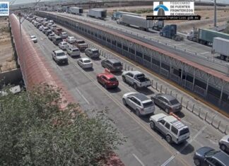 Largas filas en los Puentes Internacionales de Juárez