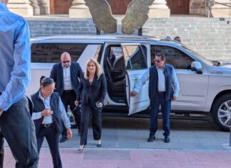 Autoridades arriban a Palacio para Mesa de Seguridad