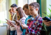 Redes sociales diseñadas para generar adicción y dañar a menores