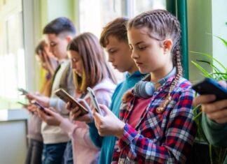 Redes sociales diseñadas para generar adicción y dañar a menores
