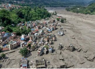 Reportan 359 muertos y más de 900 desaparecidos tras alud en Nepal