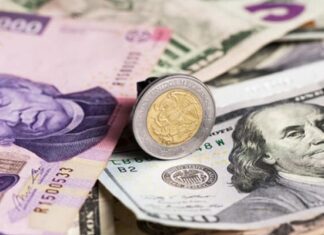 Dólar se dispara a 17.00; peso mexicano retrocede