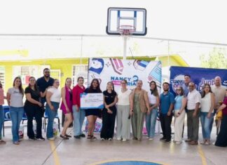 Nancy Frías entrega mobiliario y material deportivo a tres escuelas