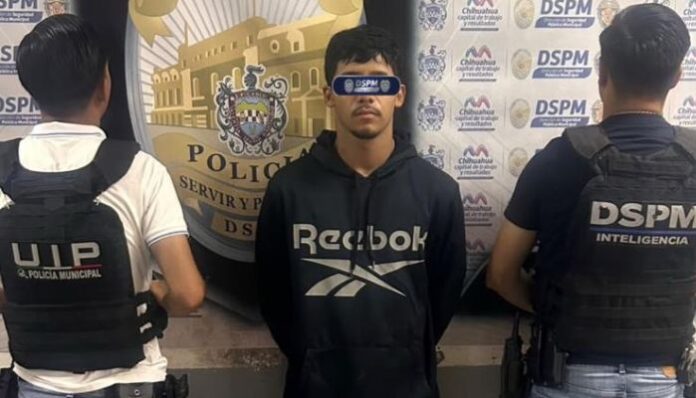 Detienen a hombre acusado de robo con violencia en tienda de abarrotes